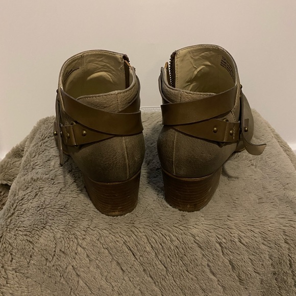 Gorgeous Nordstrom BP. Gray booties - Picture 4 of 5